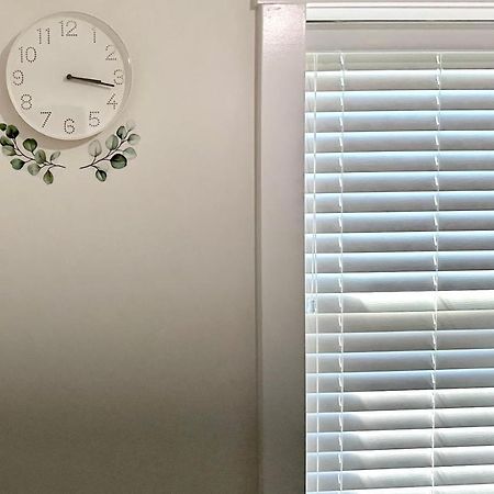 2Br 1.5Ba Full Kitchen Private Guest House - Free Parking - Central Location 밴쿠버 외부 사진