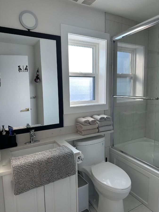 2Br 1.5Ba Full Kitchen Private Guest House - Free Parking - Central Location 밴쿠버 외부 사진