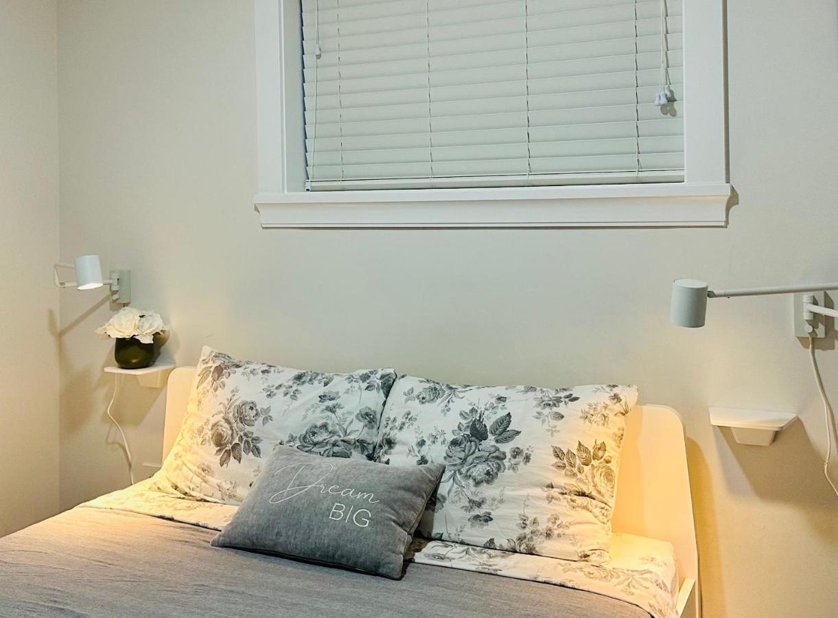 2Br 1.5Ba Full Kitchen Private Guest House - Free Parking - Central Location 밴쿠버 외부 사진