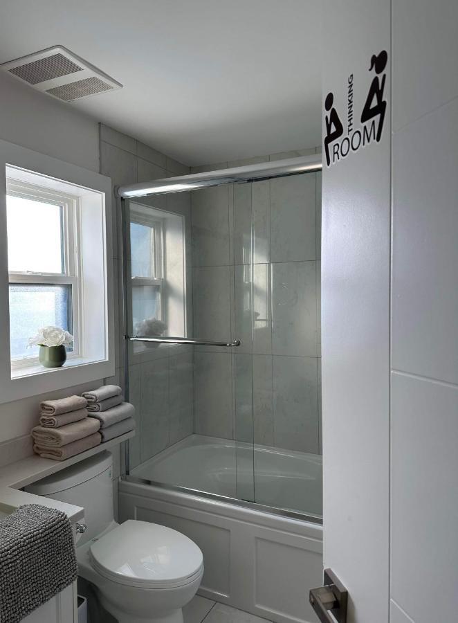 2Br 1.5Ba Full Kitchen Private Guest House - Free Parking - Central Location 밴쿠버 외부 사진
